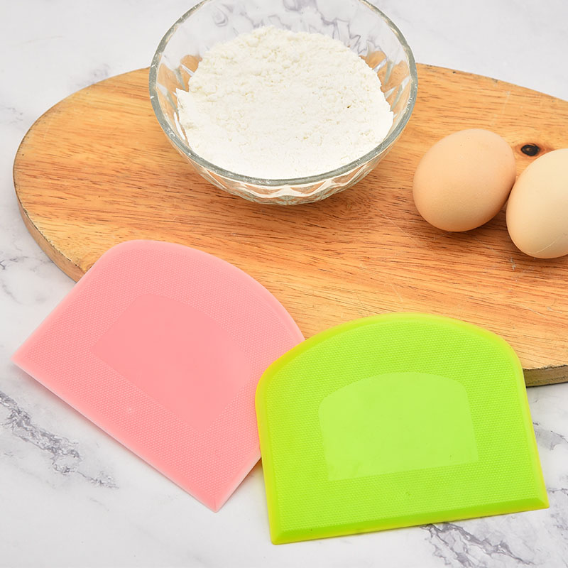 Plastic Bread Cake Cutter Dough Cutter Scraper