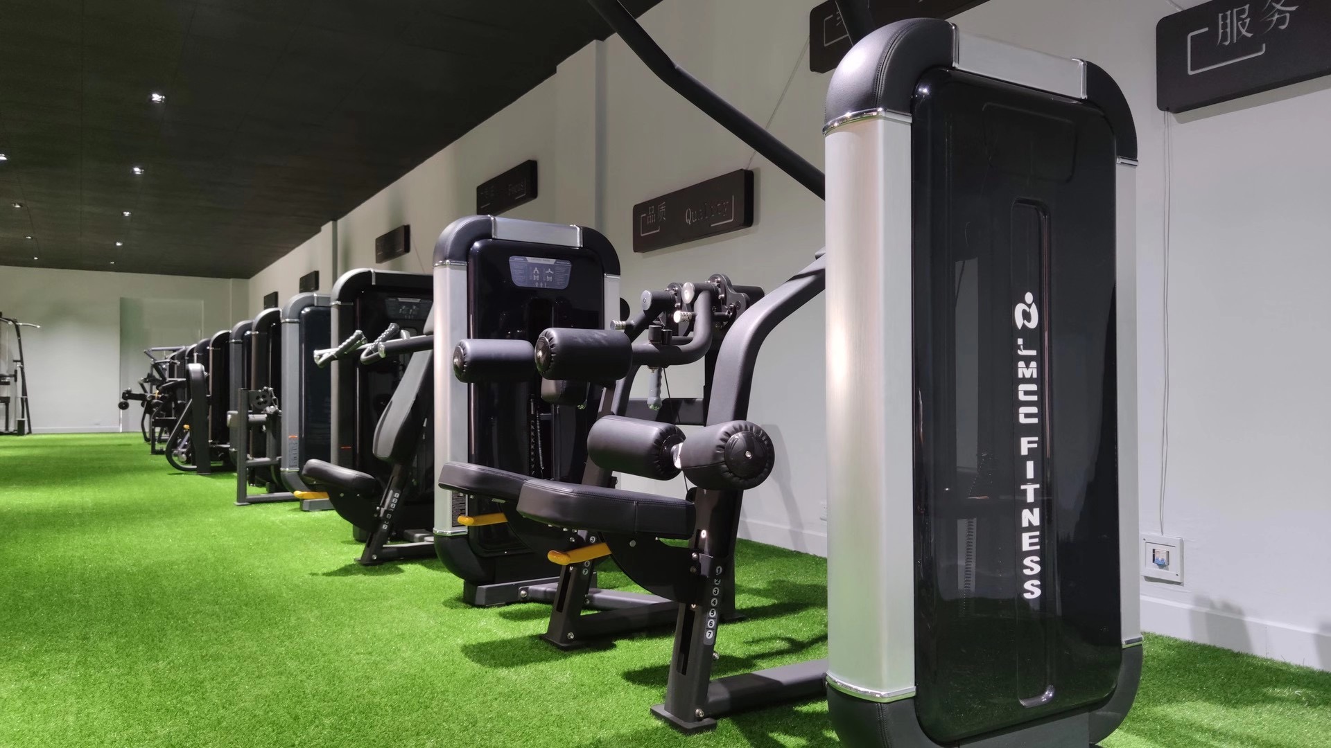 gym equipment showroom 