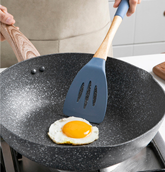 Kitchen silicone shovel