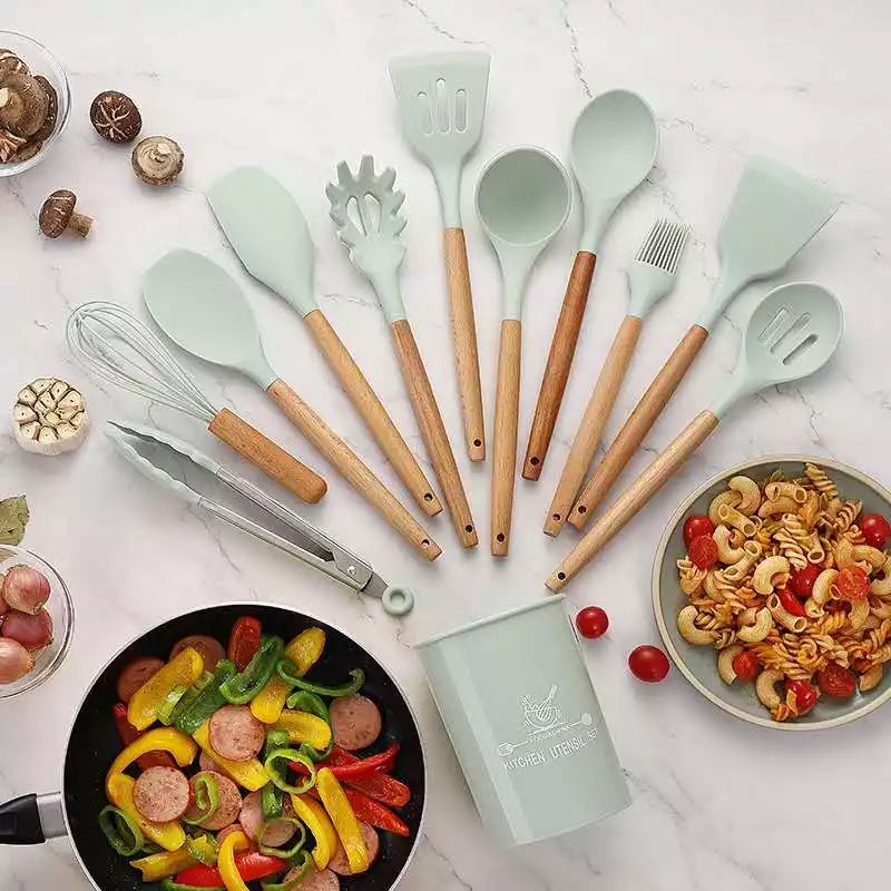 Kitchenware set of 12 pieces