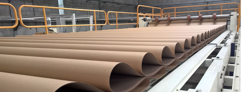 high speed status on corrugated cardboard production line Span bridge of corrugated line