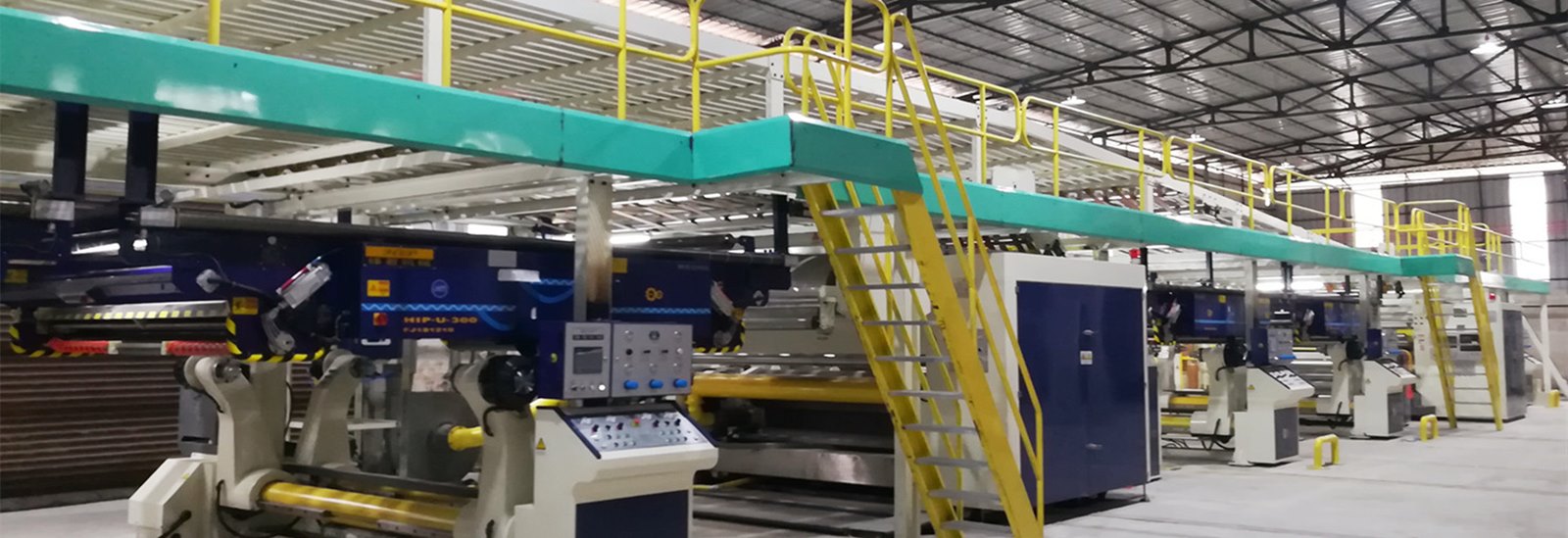 Wet end with splicer Corrugated wet end
