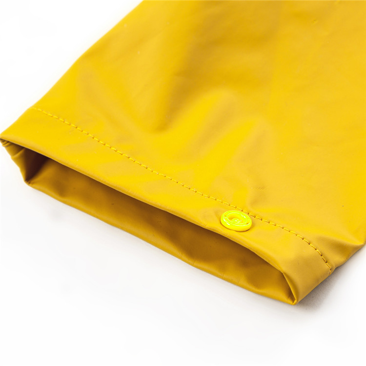 Mens lightweight raincoat with hood Mens lightweight raincoat with hood