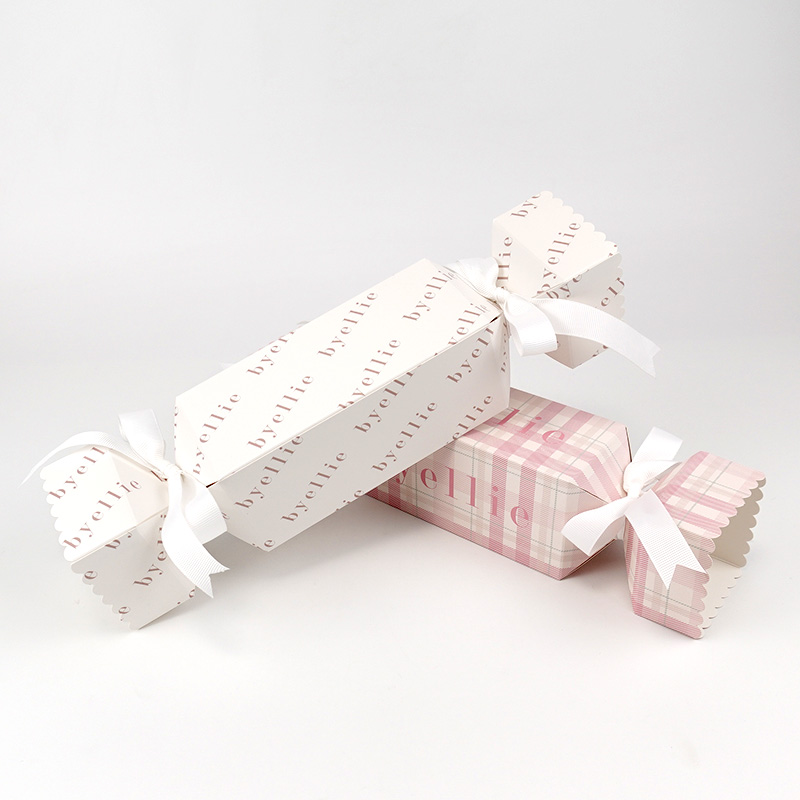 Christmas cracker boxes with ribbons