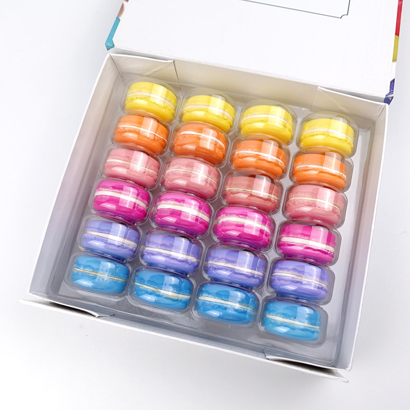 24 macarons magnet box