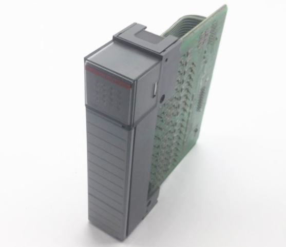 ALLEN BRADLEY 1756-OA8D