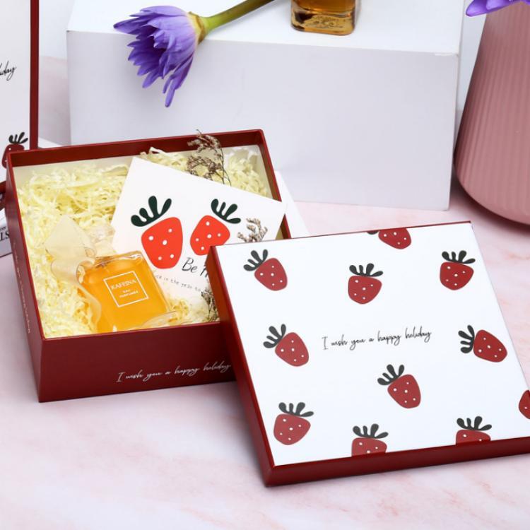 Wholesale Strawberry Pattern Birthday Packaging Gift Box Wholesale Strawberry Pattern Birthday Packaging Gift Box