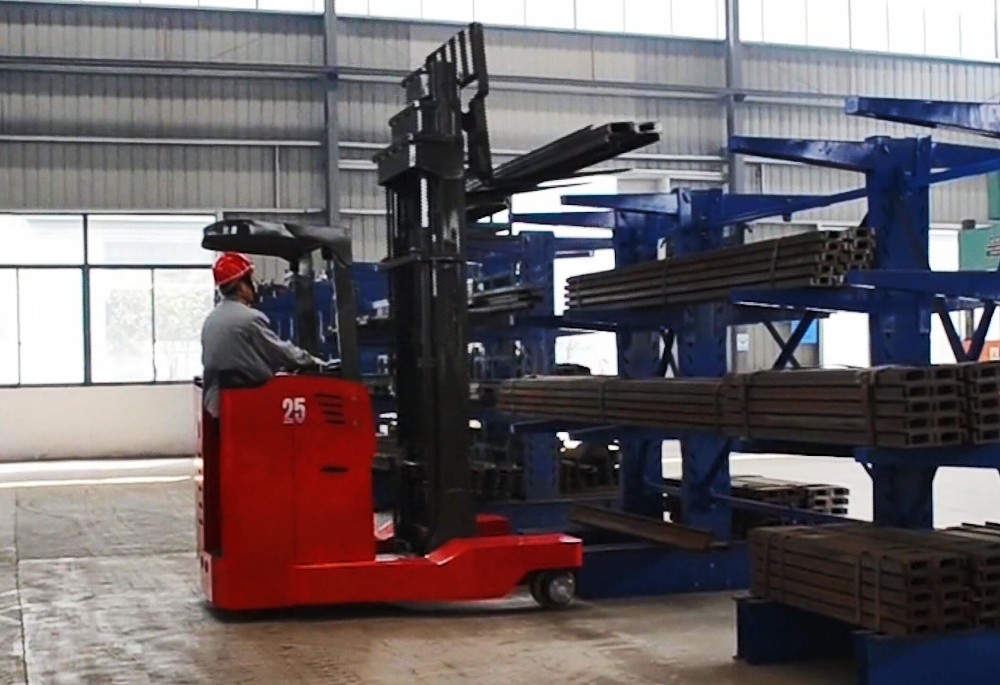 Application of multi-directional reach truck Application of multi-directional reach truck