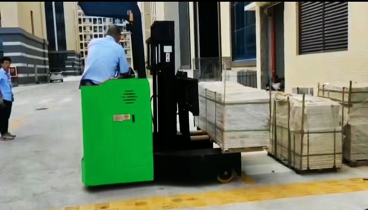 Application of 4-directional reach truck