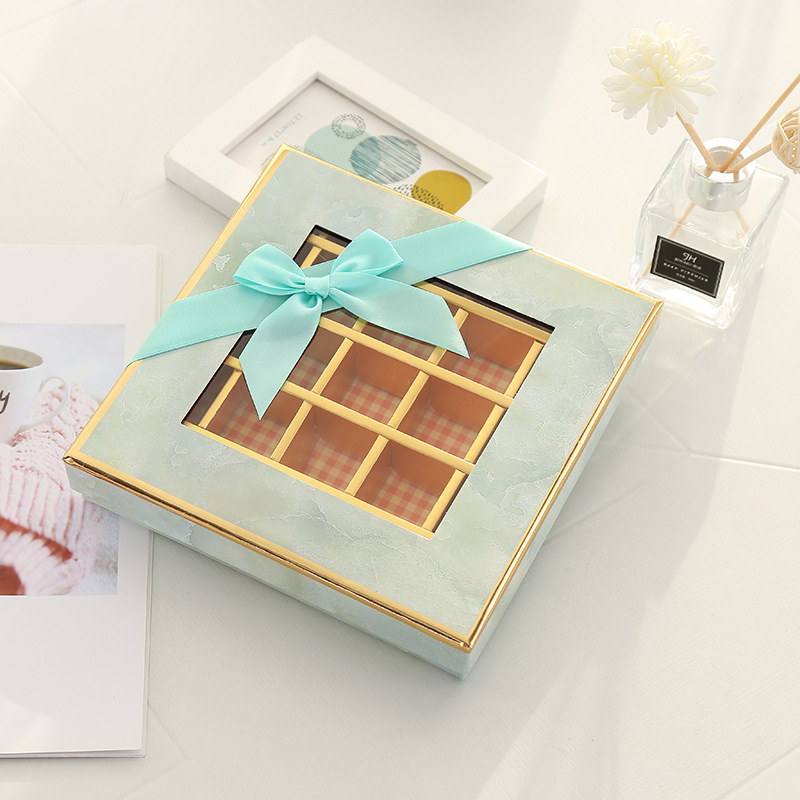 Valentine's Day Square Clear Top Chocolate Box with Paper Compartment Valentine's Day Square Clear Top Chocolate Box with Paper Compartment