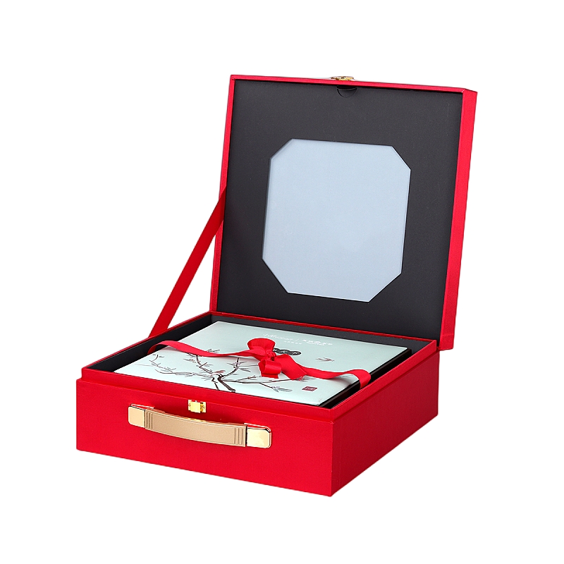 New style packaging paper cardboard suitcase gift box with metal lock and handle New style packaging paper cardboard suitcase gift box with metal lock and handle