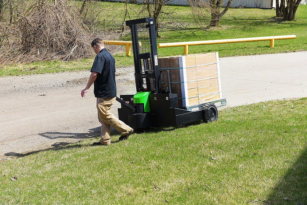 Application of Electric Off-road Rough Terrain Pallet Stacker Application of Electric Off-road Rough Terrain Pallet Stacker