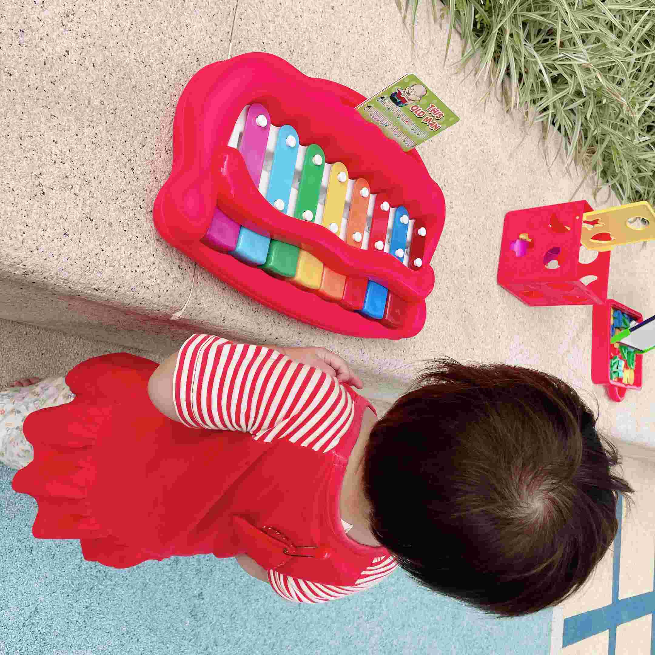Red balloon colorful music toy Red balloon colorful music toy
