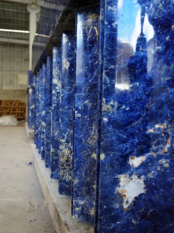 Blue Sodalite Quartz table