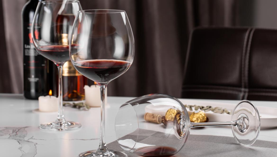 red wine glasse