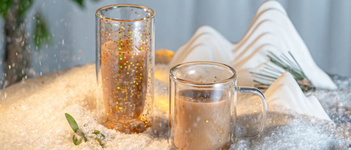 Double-walled tumbler with star pattern