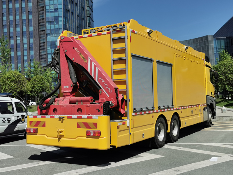 Benz rescue fire fighting truck