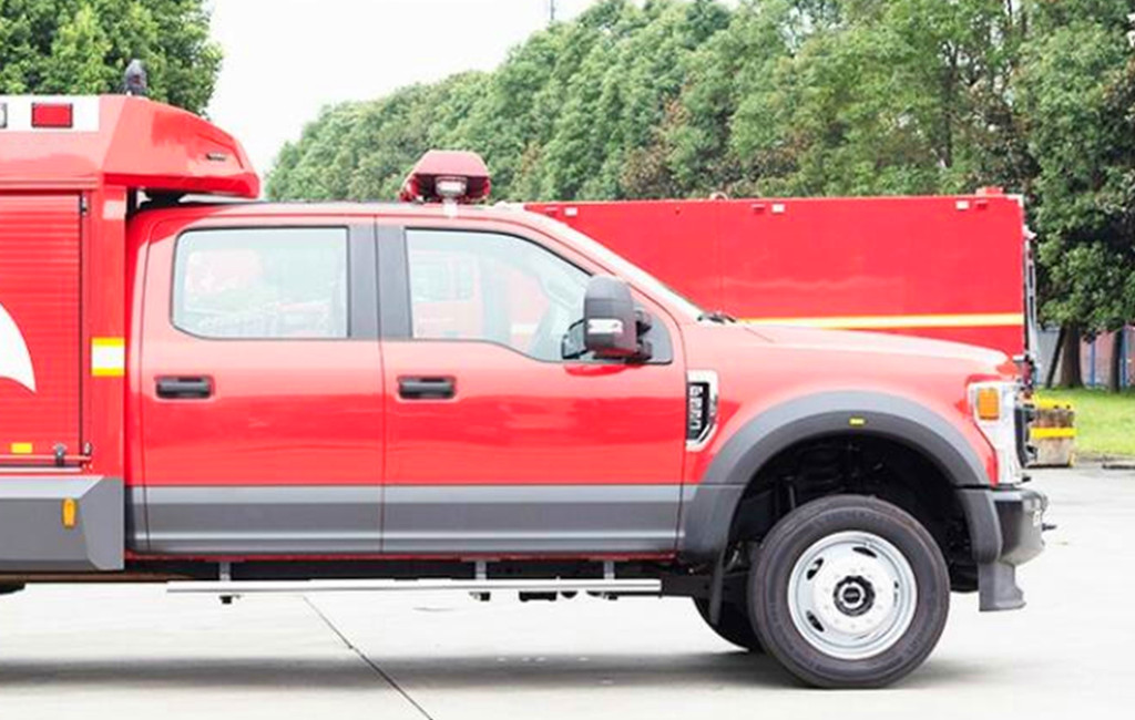 FORD off road 4x4 pick up fire truck FORD off road 4x4 pick up fire truck