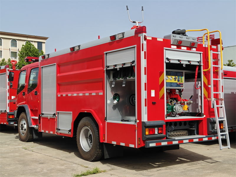 Isuzu pumper fire fighting truck Isuzu pumper fire fighting truck