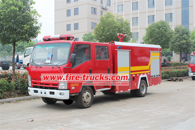 ISUZU NPR off-road fire truck ISUZU NPR off-road fire truck