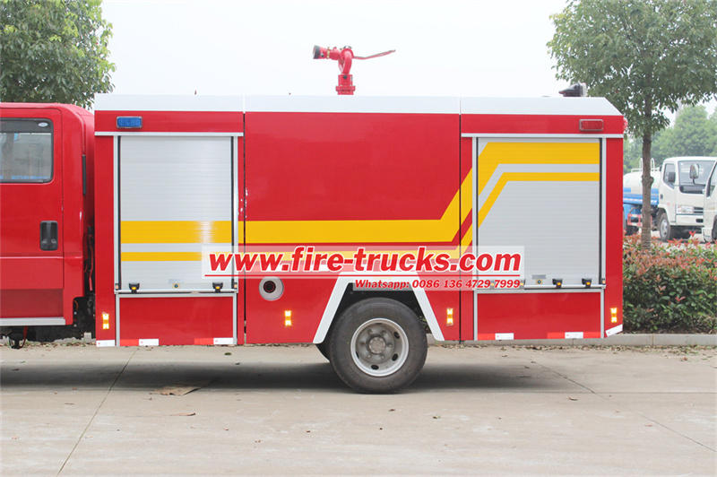 ISUZU NPR off-road fire truck ISUZU NPR off-road fire truck