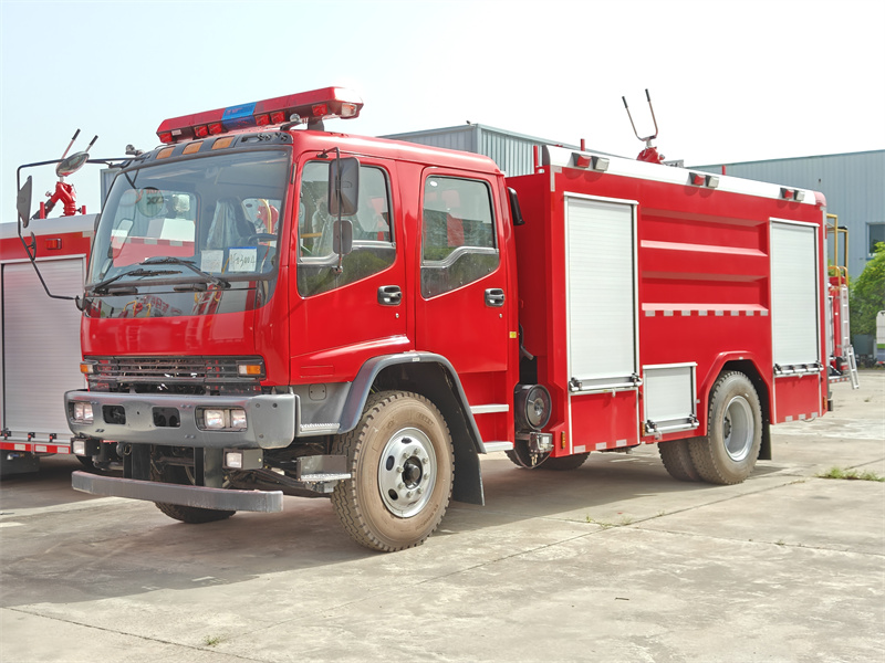 Isuzu pumper fire fighting truck Isuzu pumper fire fighting truck