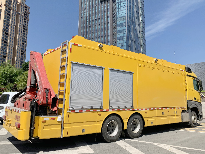 Benz rescue fire fighting truck