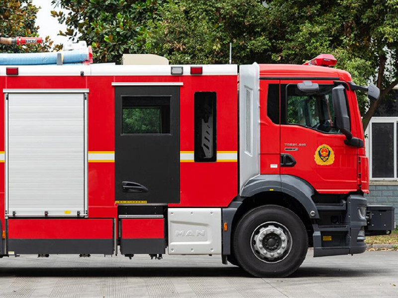MAN fire fighting truck with independent cabin