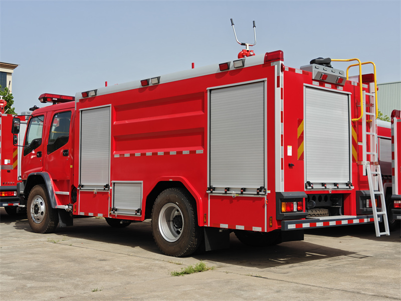 Isuzu FVR 240HP tanker fire apparatus Isuzu FVR 240HP tanker fire apparatus
