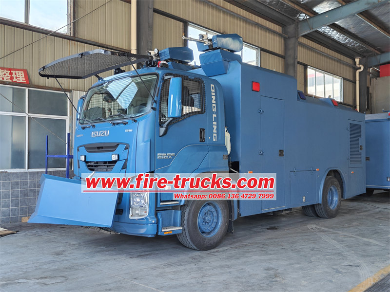 ISUZU GIGA anti-riot fire truck