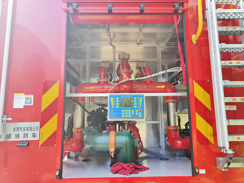 MAN fire fighting truck rear pump room with HALE CB10/100 pump