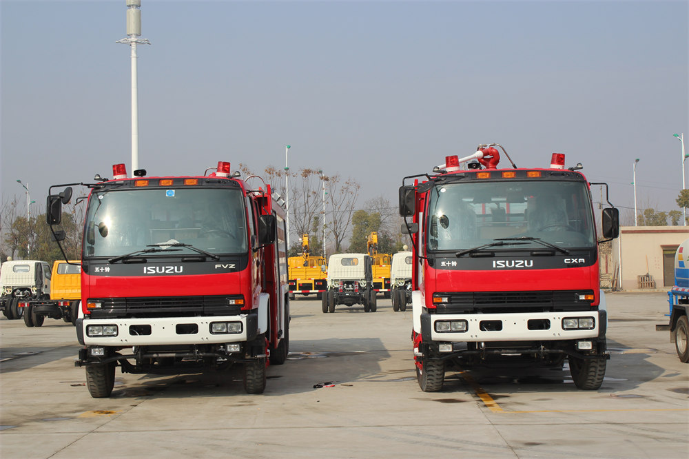 Isuzu FVZ 3000 gallon fire tanker Isuzu FVZ 3000 gallon fire tanker