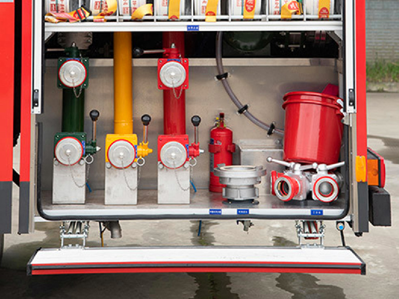 CAFS system fire engine with pipelines CAFS system fire engine with pipelines