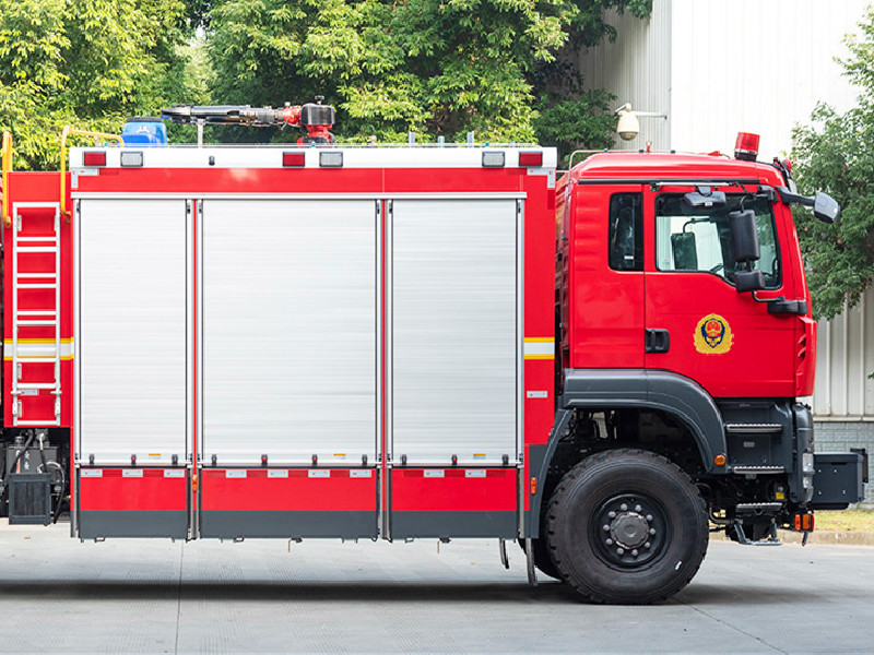 HOWO 4x4 tunnel rescue fire truck with double cabin HOWO 4x4 tunnel rescue fire truck with double cabin