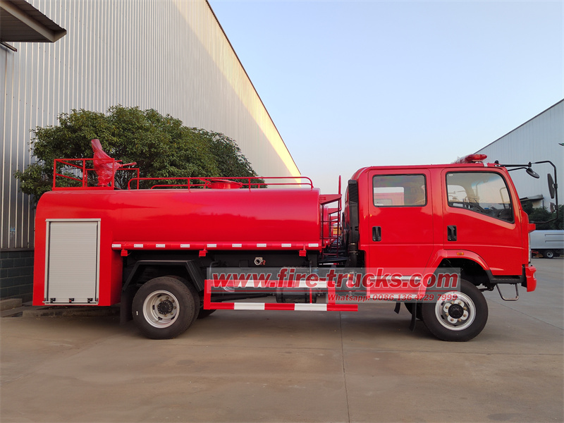 HOWO 4x4 road sprinkler fire truck HOWO 4x4 road sprinkler fire truck