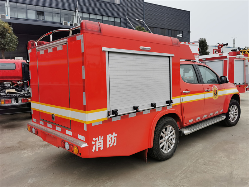 Isuzu off road 4x4 pick up fire truck Isuzu off road 4x4 pick up fire truck
