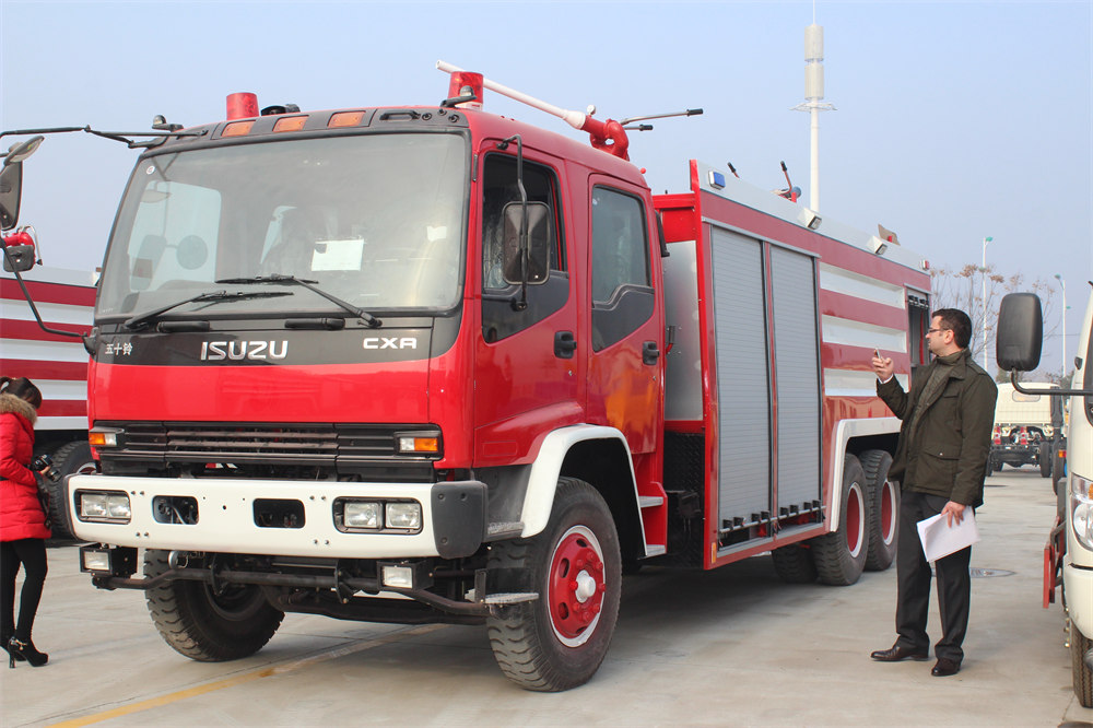 Isuzu FVZ 3000 gallon fire tanker Isuzu FVZ 3000 gallon fire tanker
