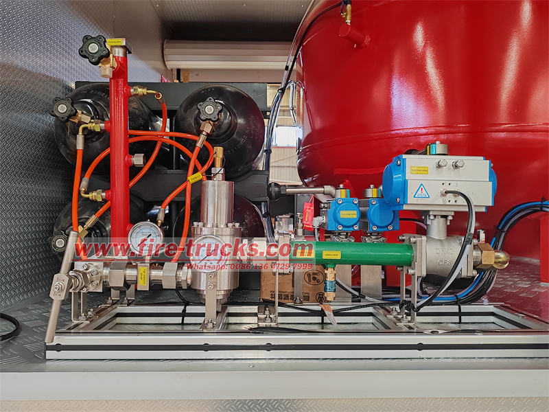 Isuzu new FTR 6cbm dry powder foam fire truck Isuzu new FTR 6cbm dry powder foam fire truck