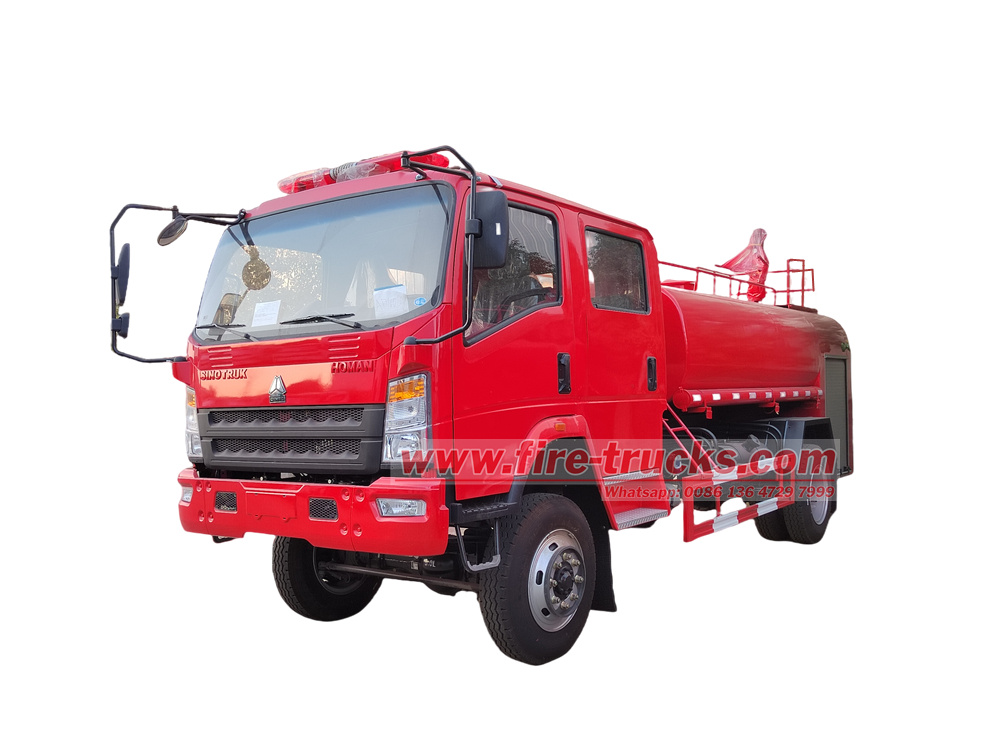 HOWO 4x4 road sprinkler fire truck HOWO 4x4 road sprinkler fire truck