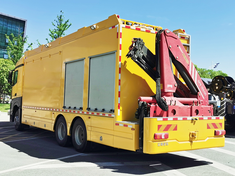 Mercedes Benz rescue fire pumper