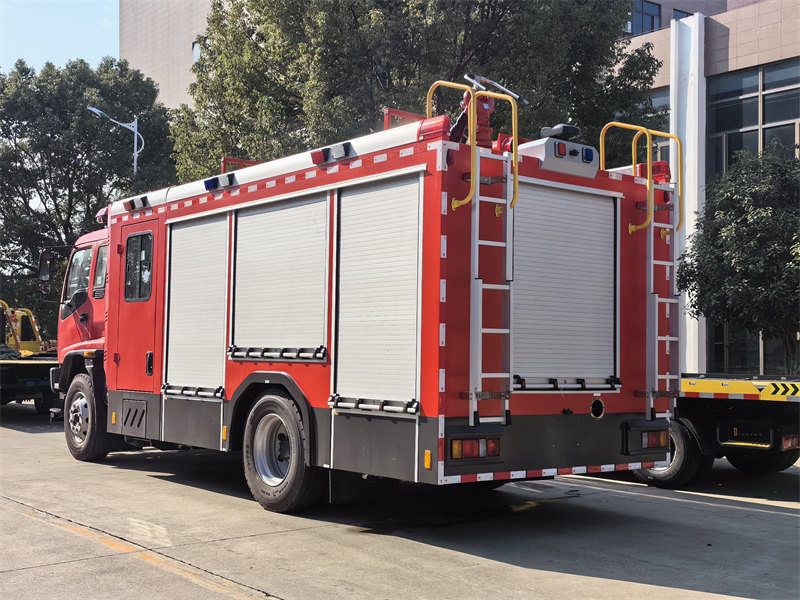 ISUZU FVR 8000L firefighting truck ISUZU FVR 8000L firefighting truck