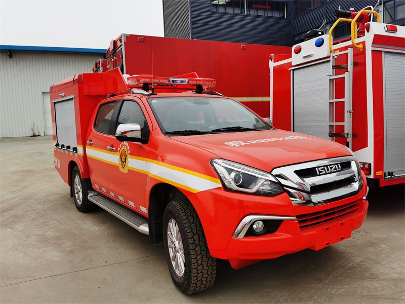 Isuzu off road 4x4 pick up fire truck Isuzu off road 4x4 pick up fire truck
