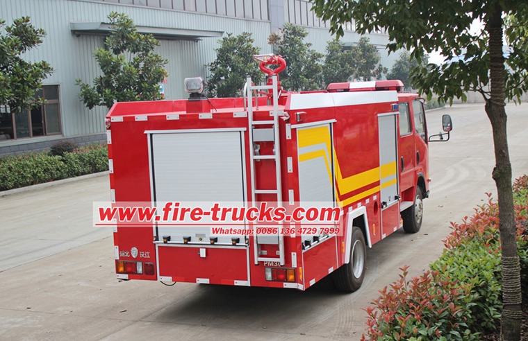 ISUZU NPR off-road fire truck ISUZU NPR off-road fire truck