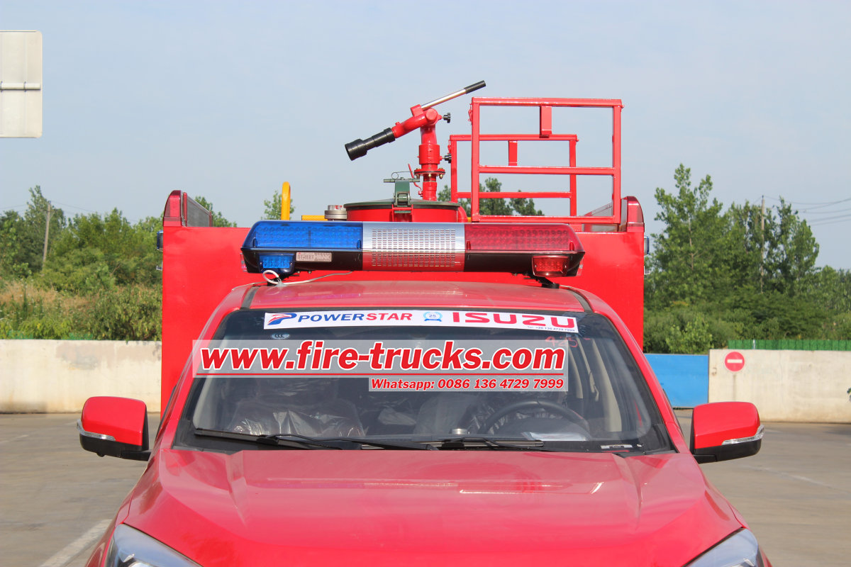 Isuzu 4x4 pickup small fire truck Isuzu 4x4 pickup small fire truck