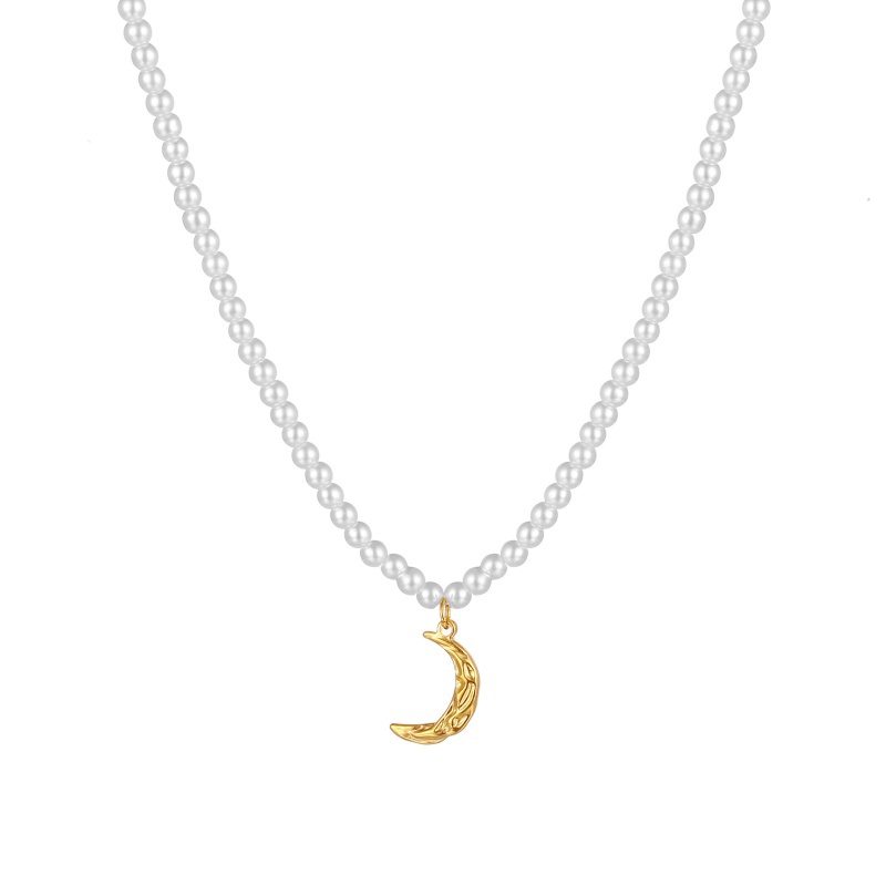 Moon Pendant Pearl Necklace Moon Pendant Pearl Necklace