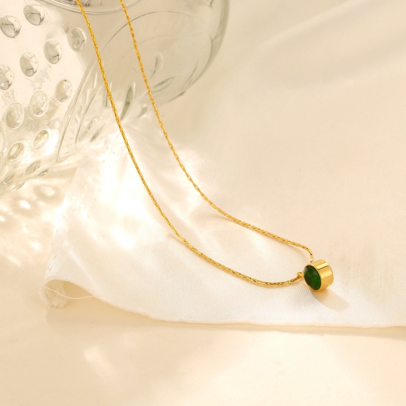 round green stone necklace round green stone necklace