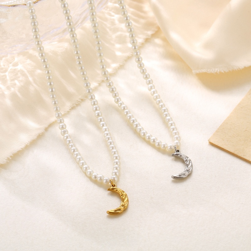 Moon Pendant Pearl Necklace Moon Pendant Pearl Necklace