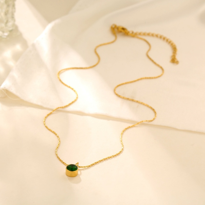 round green stone necklace round green stone necklace