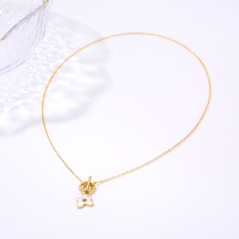 White Flower Necklace White Flower Necklace