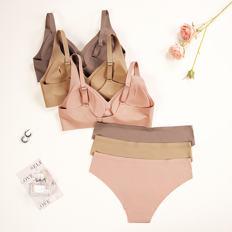 Classic seamless bra and panties Classic seamless bra and panties
